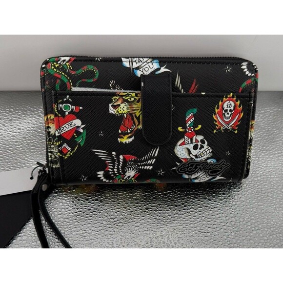 NWT Ed Hardy Bifold Zip Around Wristlet - Skulls - Picture 1 of 3